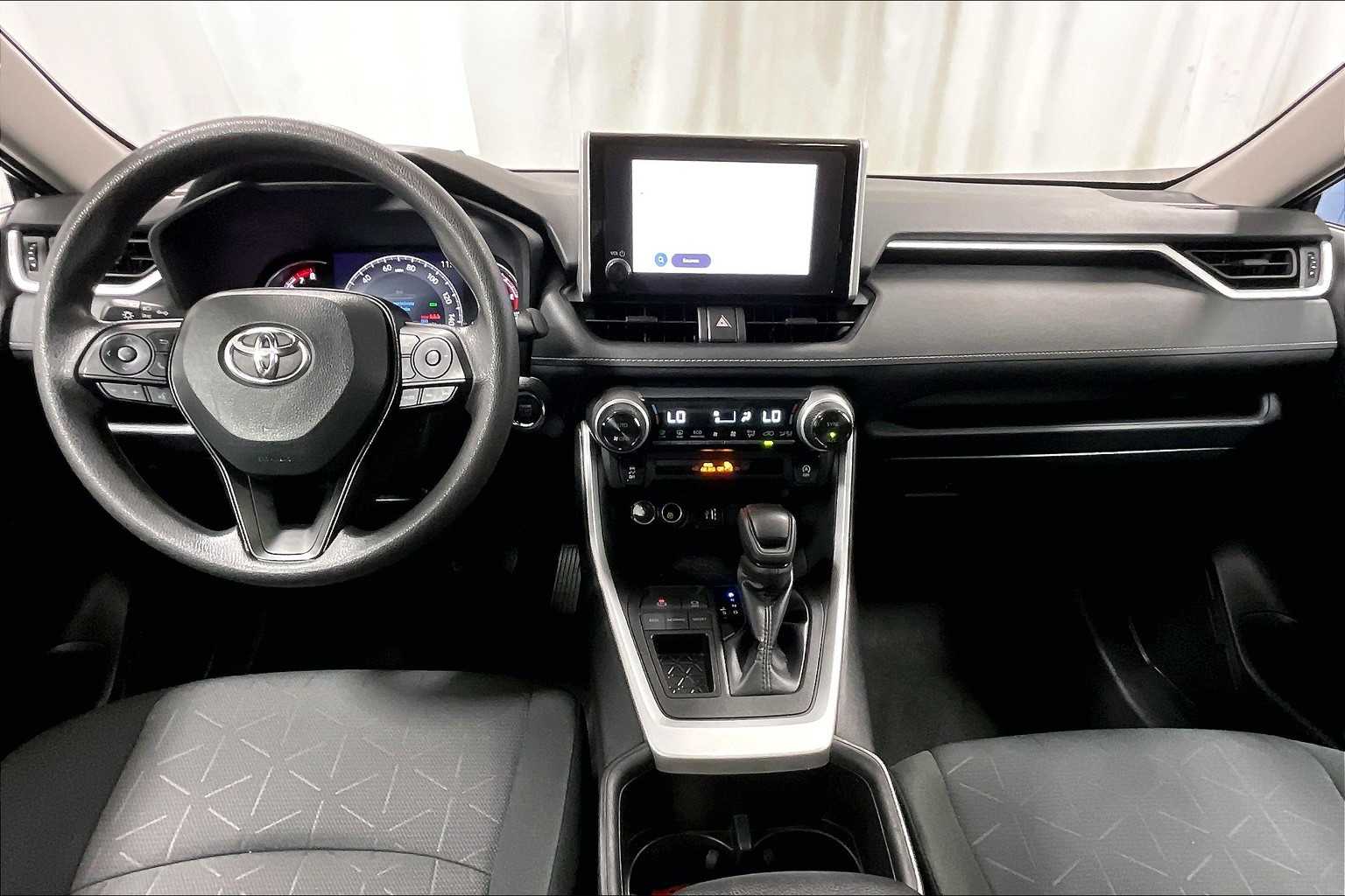 2024 Toyota RAV4 XLE - Photo 21