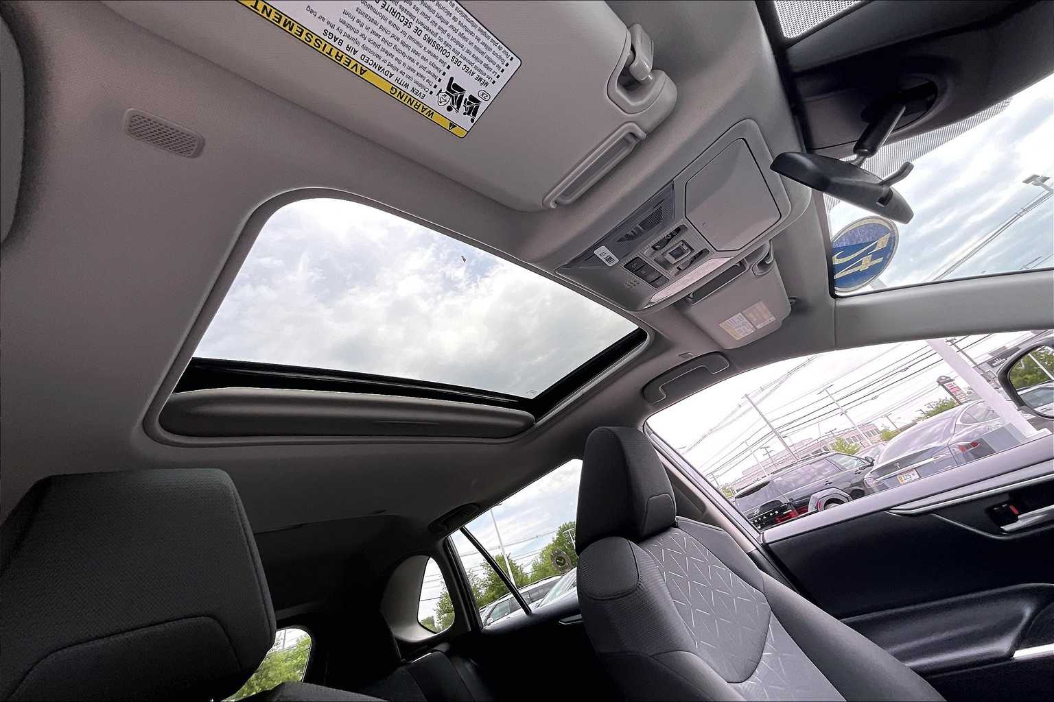 2024 Toyota RAV4 XLE - Photo 22