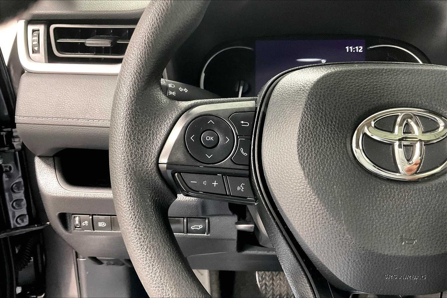 2024 Toyota RAV4 XLE - Photo 23