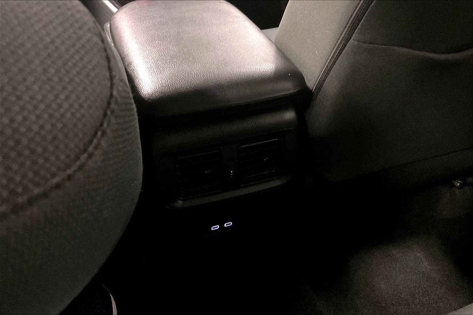 2024 Toyota RAV4 XLE - Photo 28