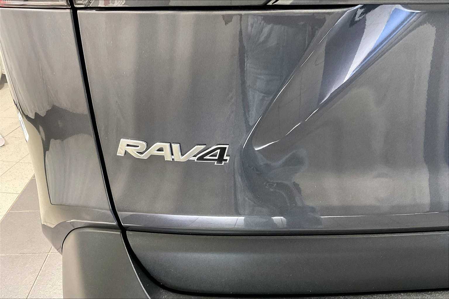 2024 Toyota RAV4 XLE - Photo 29