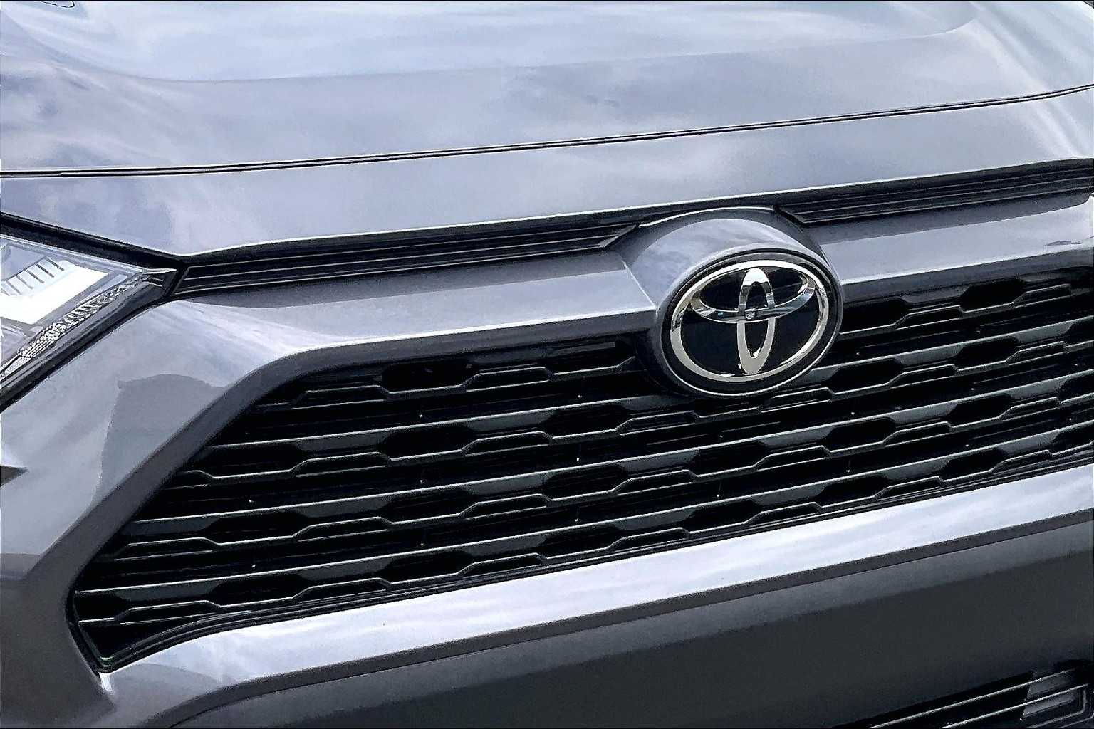 2024 Toyota RAV4 XLE - Photo 32