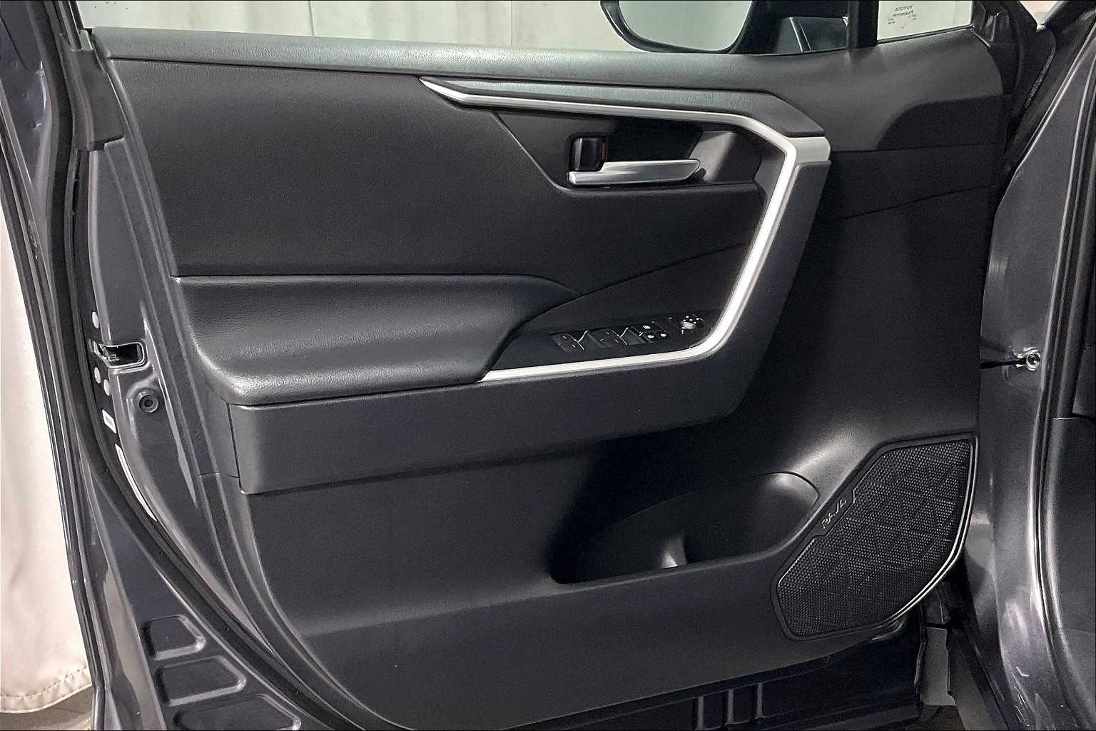 2024 Toyota RAV4 XLE - Photo 9
