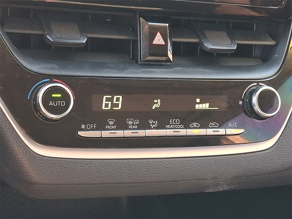 2020 Toyota Corolla LE - Photo 17