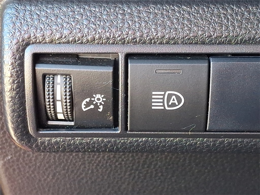2020 Toyota Corolla LE - Photo 24