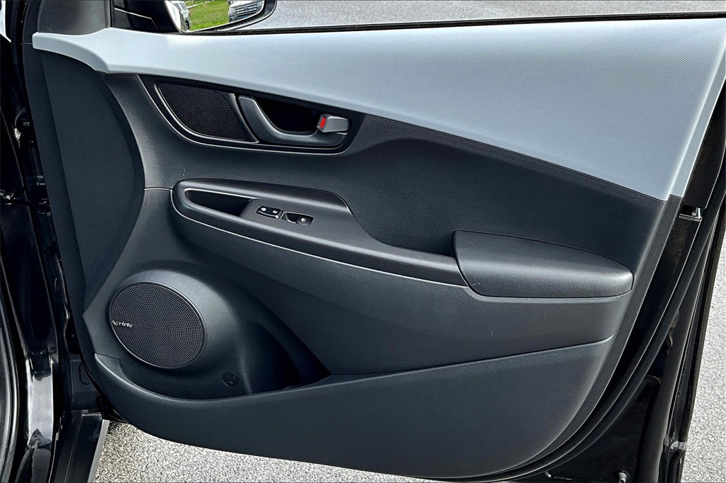 2021 Hyundai Kona SEL Plus - Photo 12