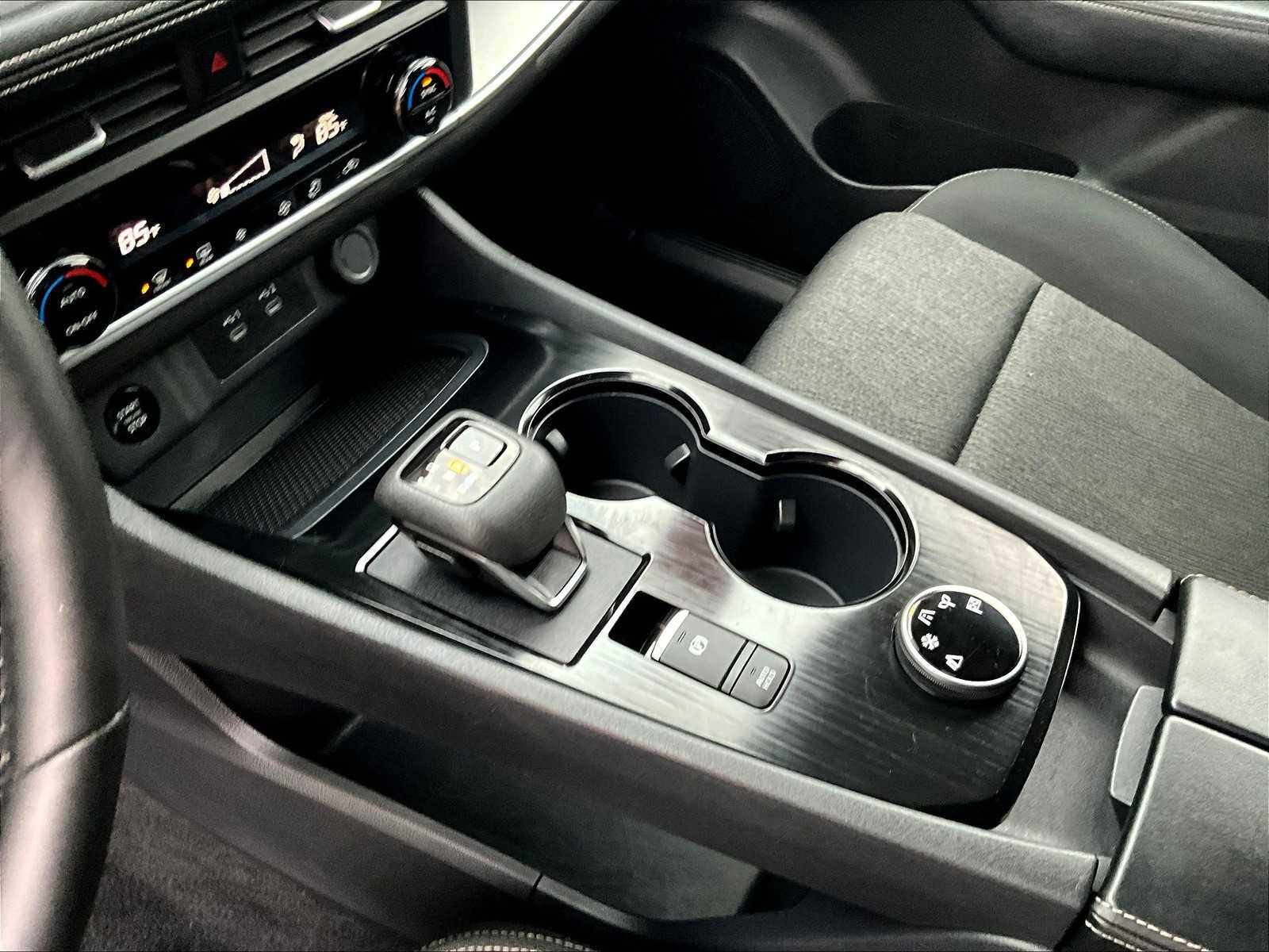 2025 Nissan Rogue SV - Photo 20