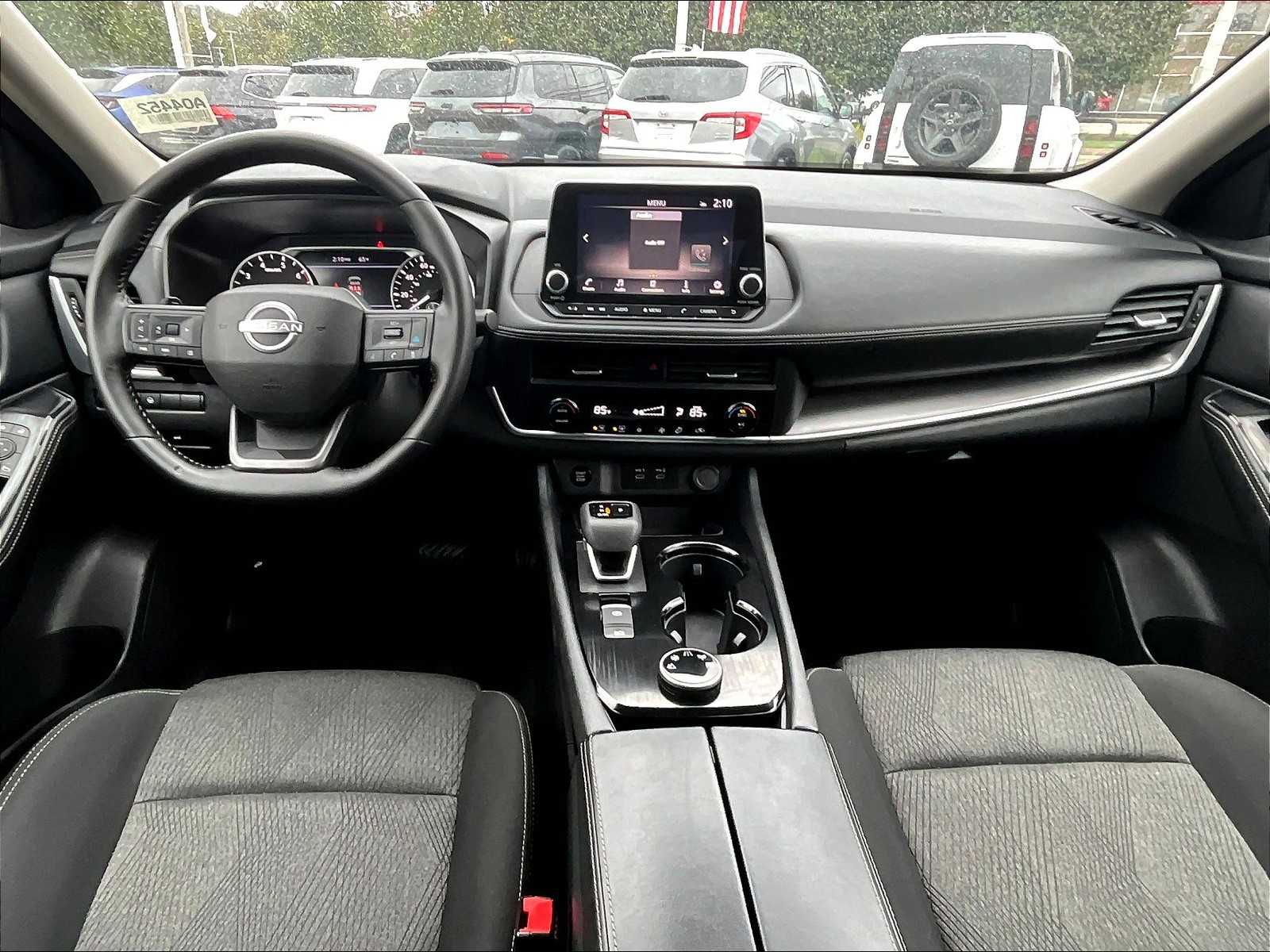 2025 Nissan Rogue SV - Photo 21