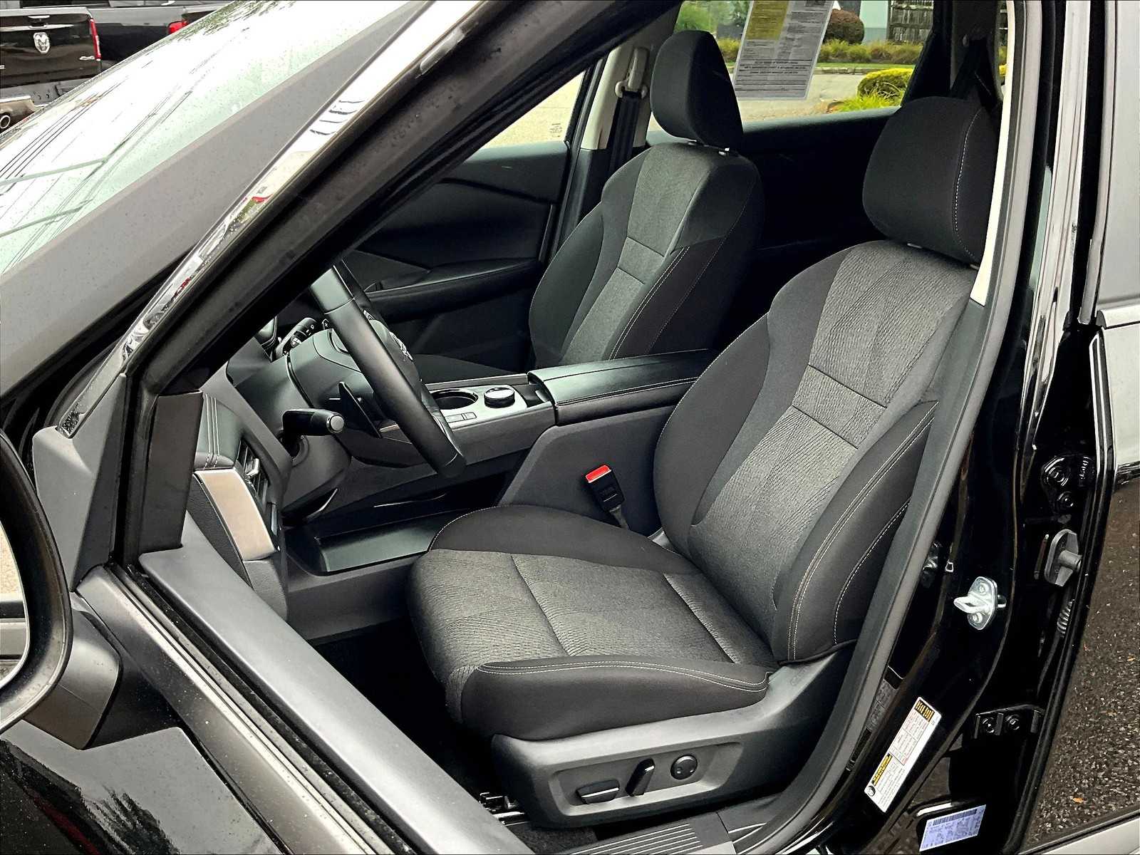 2025 Nissan Rogue SV - Photo 10