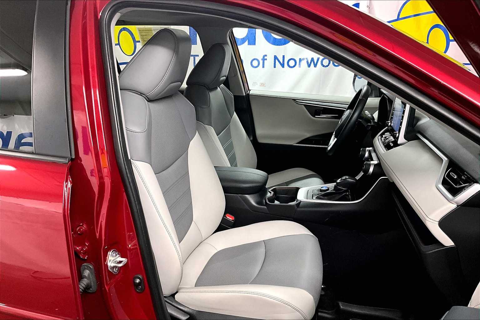 2019 Toyota RAV4 Hybrid Limited - Photo 11