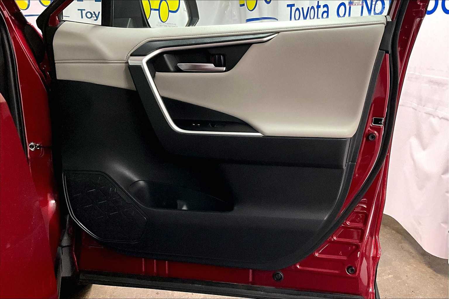 2019 Toyota RAV4 Hybrid Limited - Photo 12