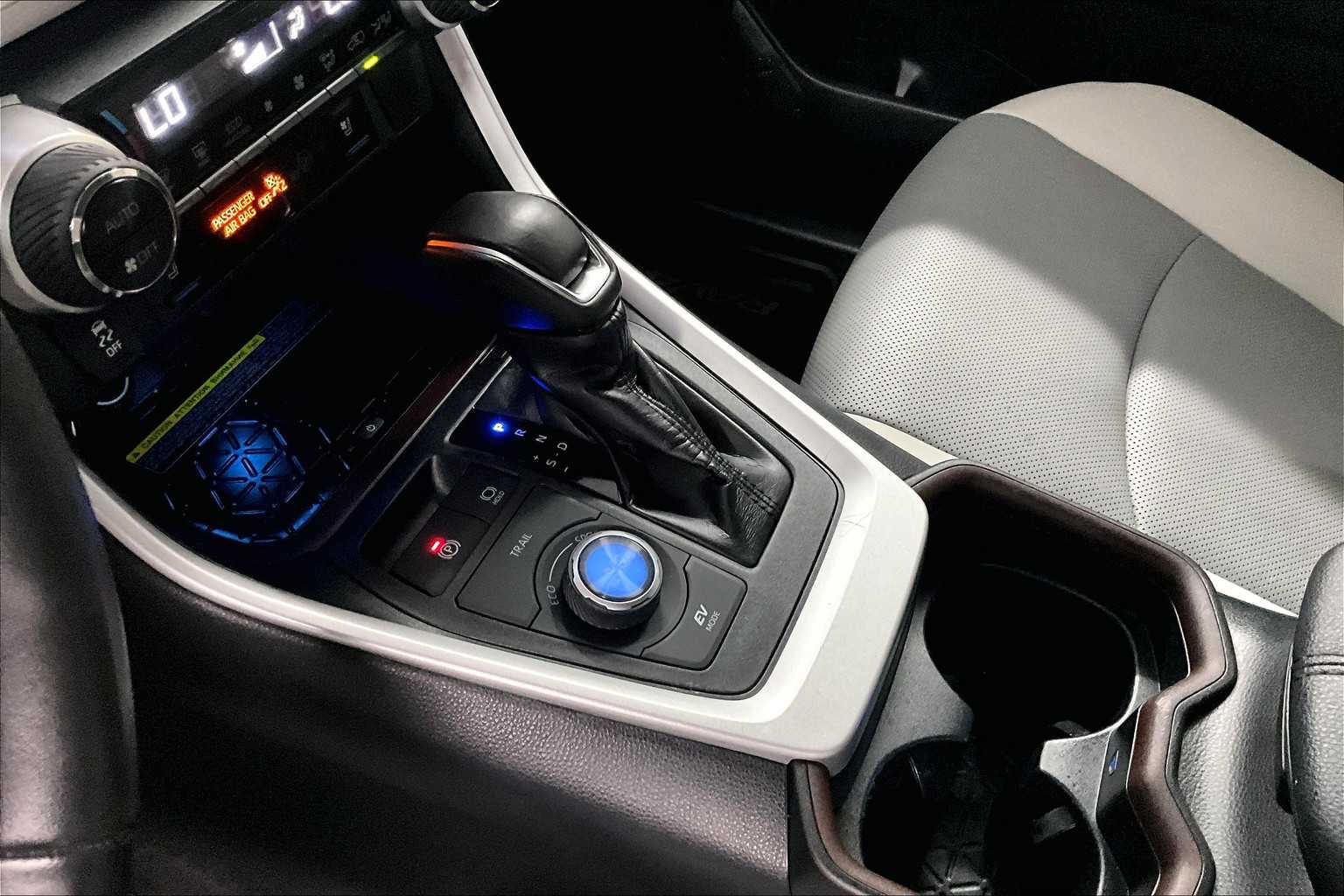 2019 Toyota RAV4 Hybrid Limited - Photo 20