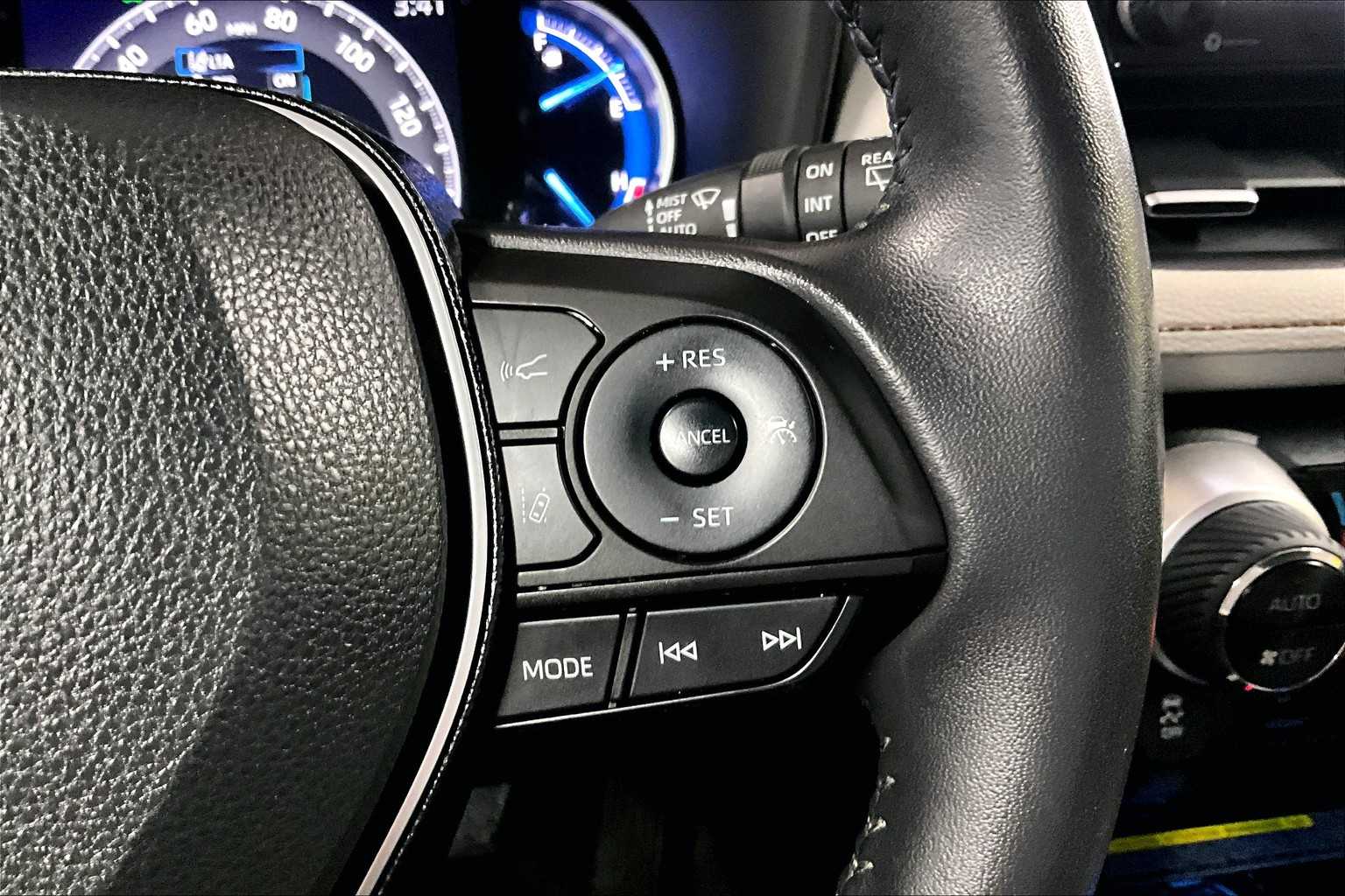 2019 Toyota RAV4 Hybrid Limited - Photo 24
