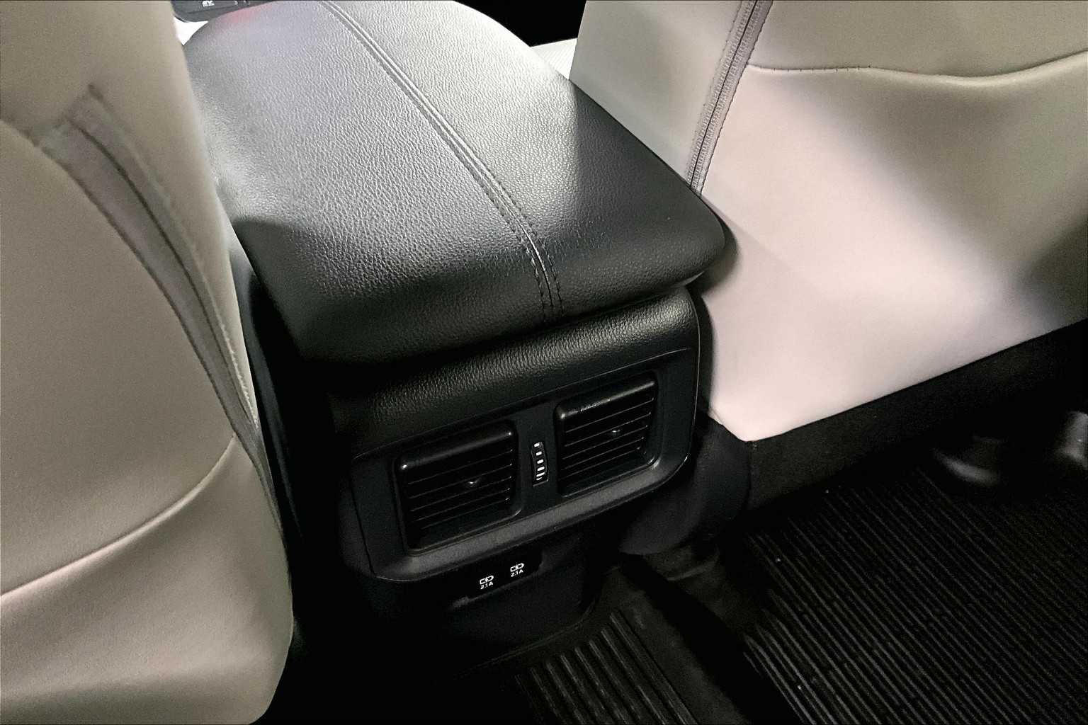 2019 Toyota RAV4 Hybrid Limited - Photo 28