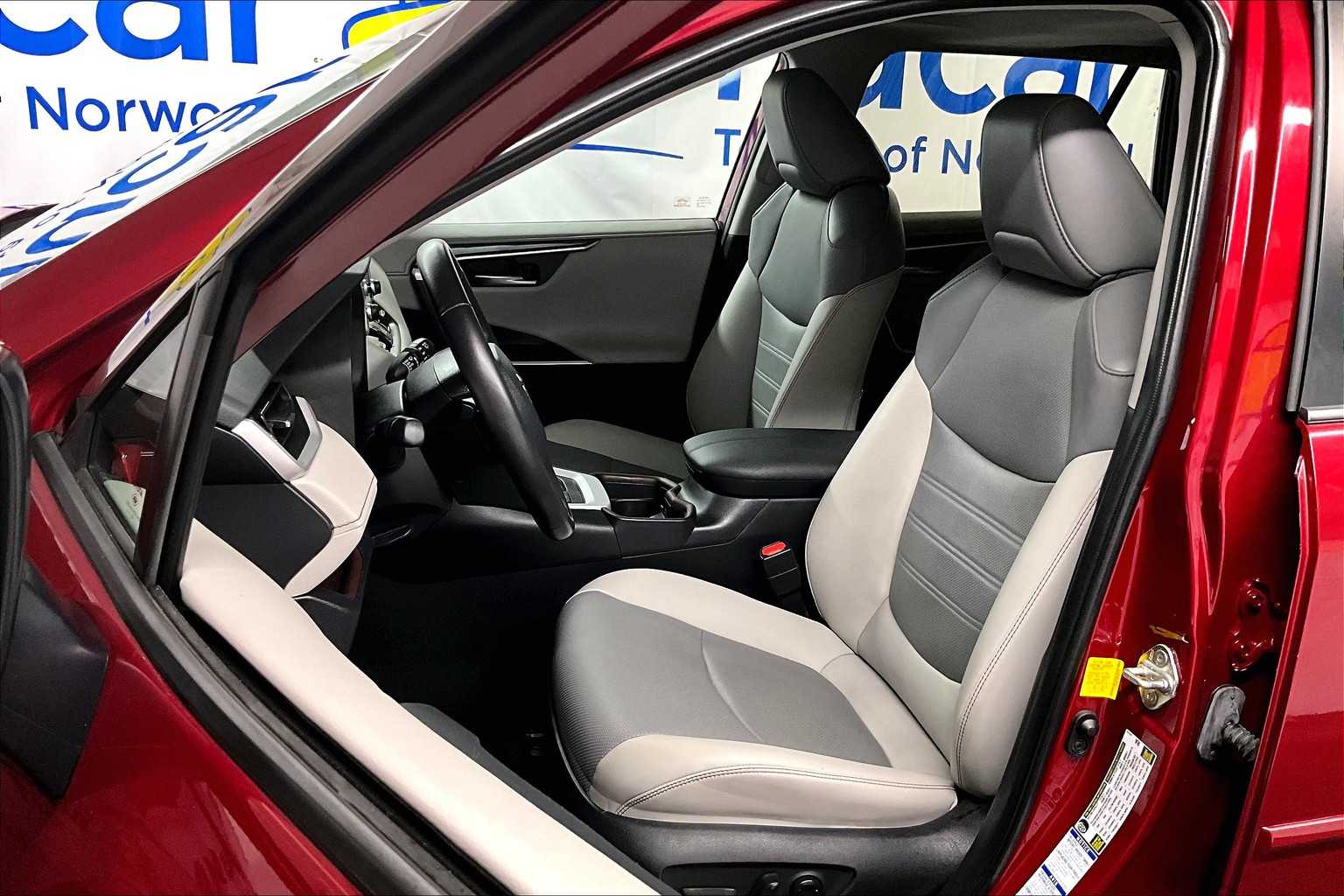 2019 Toyota RAV4 Hybrid Limited - Photo 10