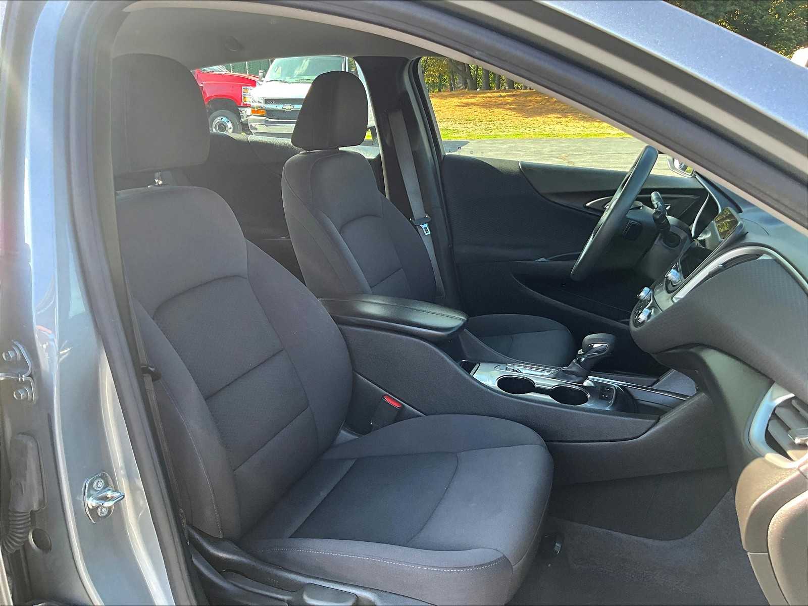 2024 Chevrolet Malibu LT - Photo 11