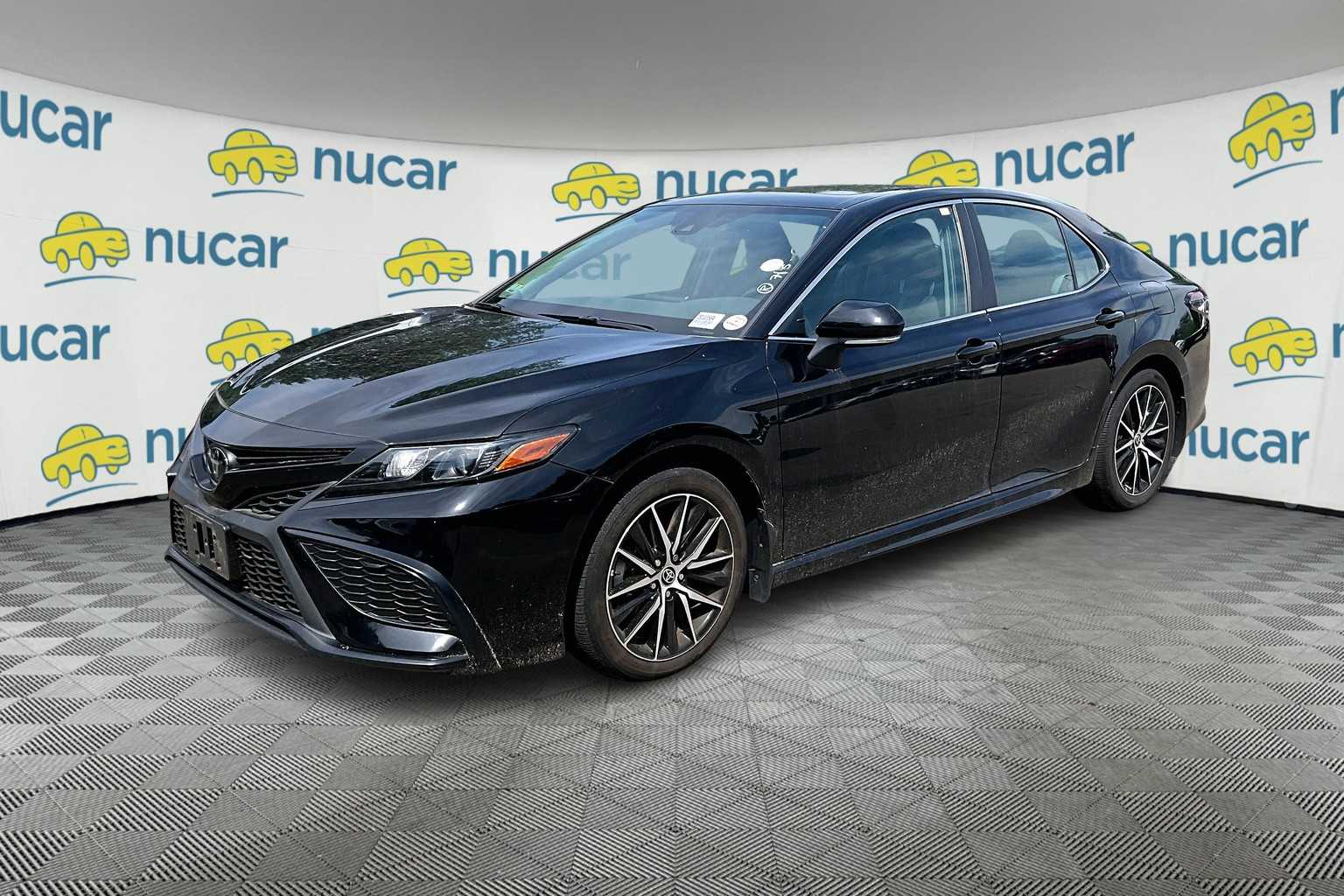 2022 Toyota Camry SE - Photo 2