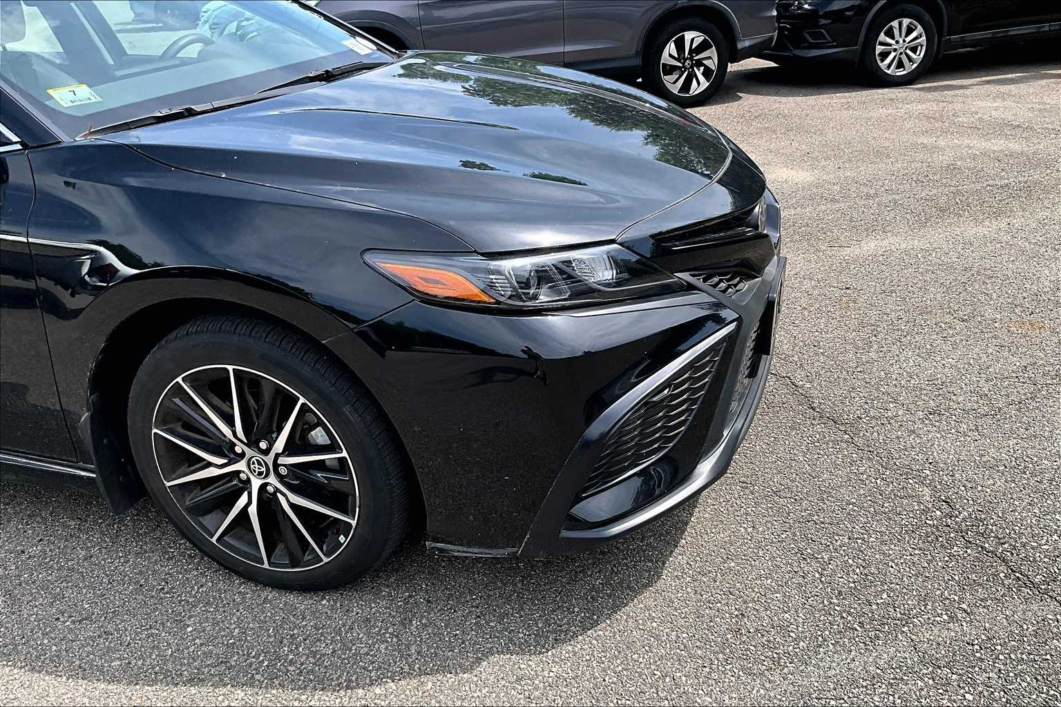 2022 Toyota Camry SE - Photo 5