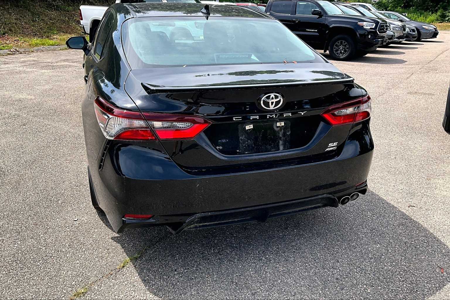 2022 Toyota Camry SE - Photo 7
