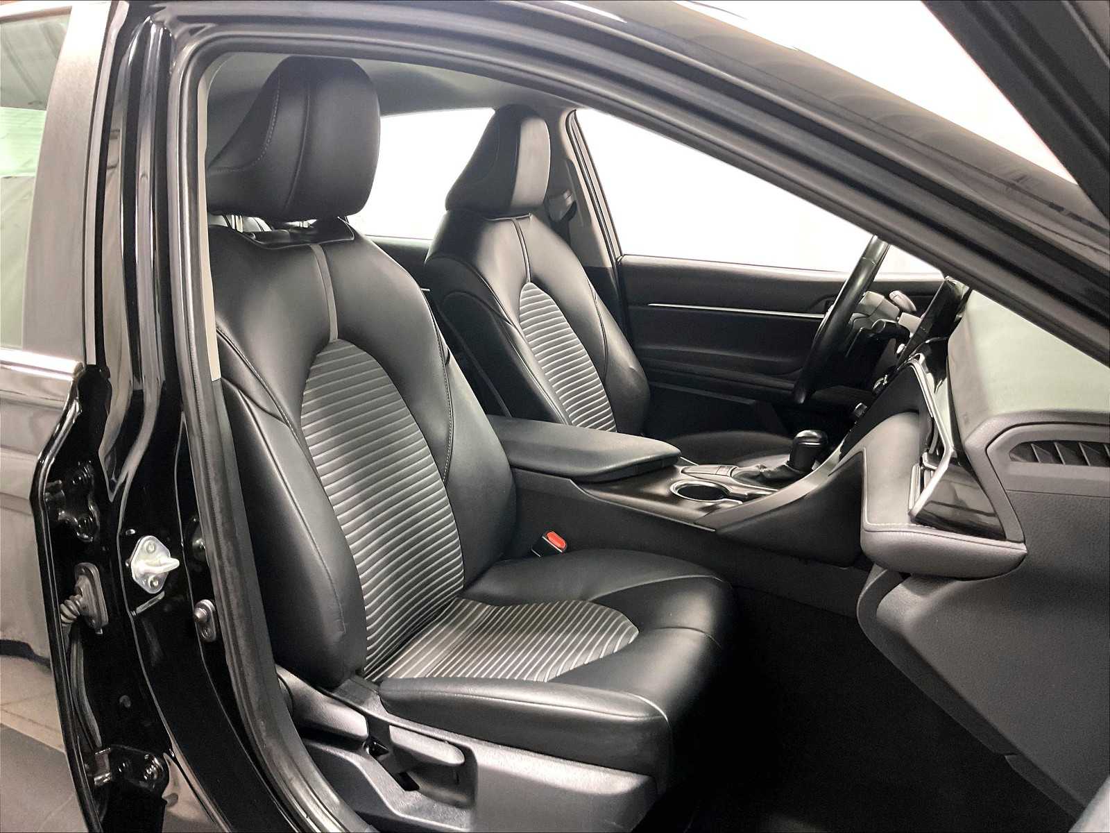 2023 Toyota Camry SE - Photo 11