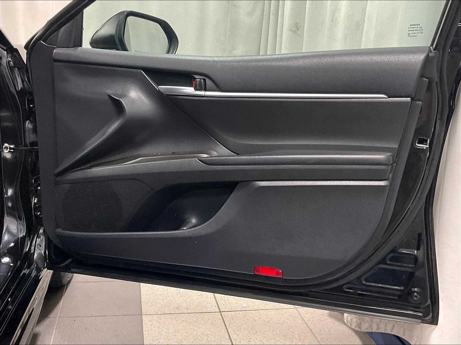 2023 Toyota Camry SE - Photo 12