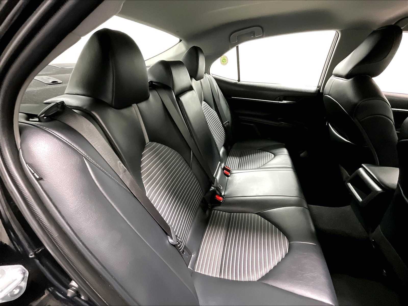 2023 Toyota Camry SE - Photo 16