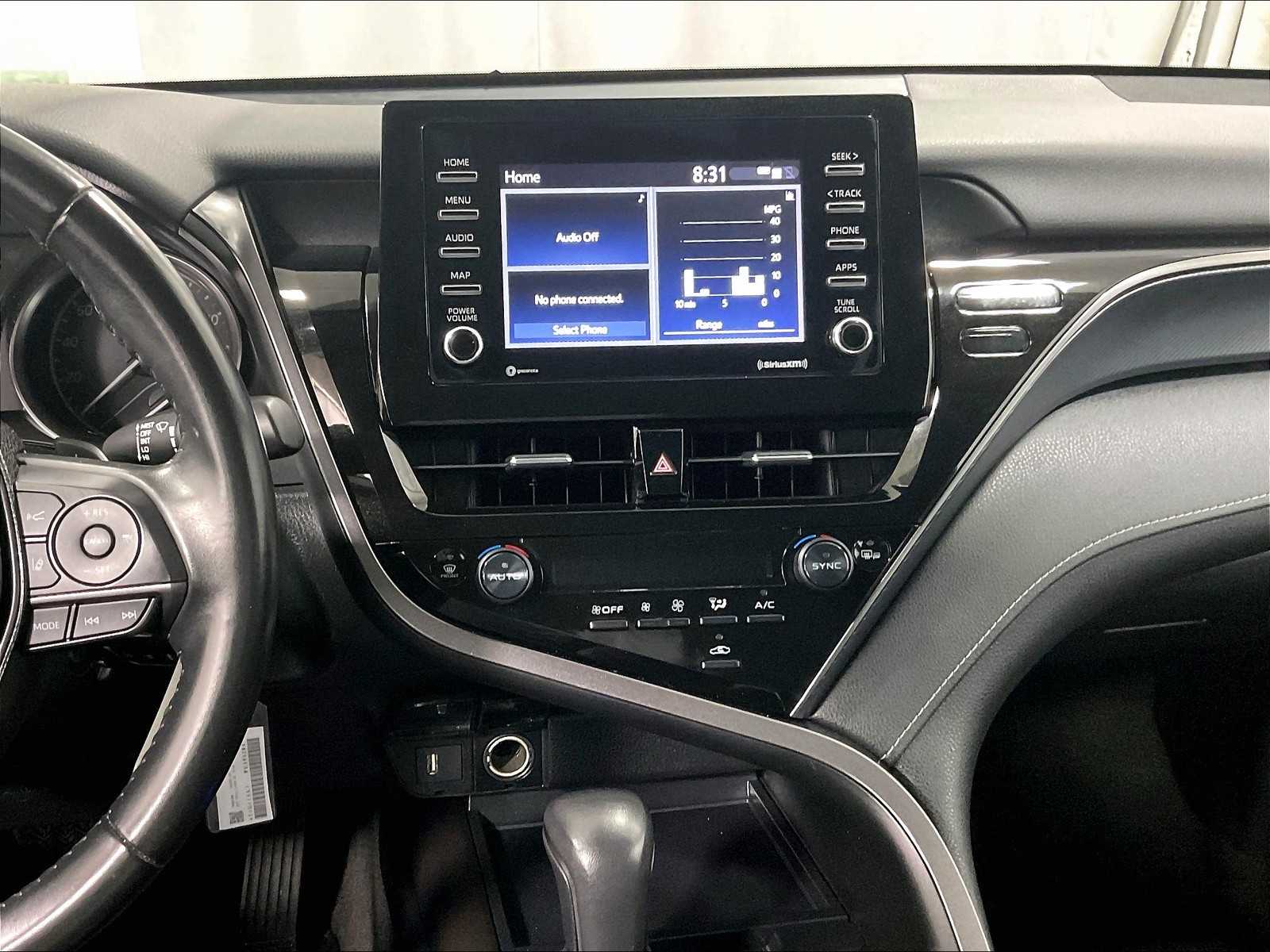 2023 Toyota Camry SE - Photo 18