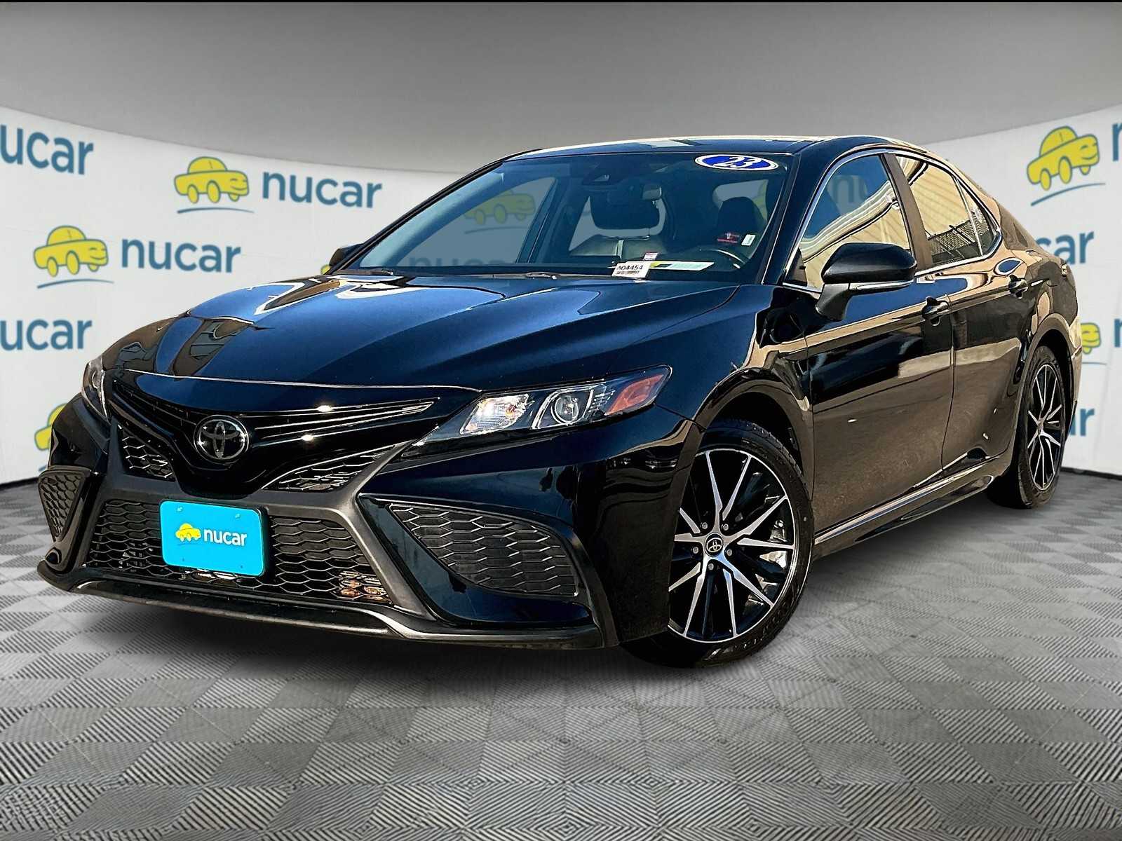 2023 Toyota Camry SE - Photo 3