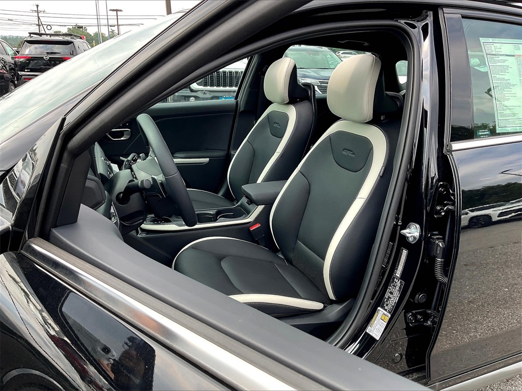 2025 Kia K4 GT-Line - Photo 11