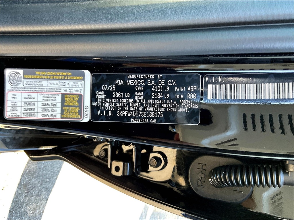 2025 Kia K4 GT-Line - Photo 18