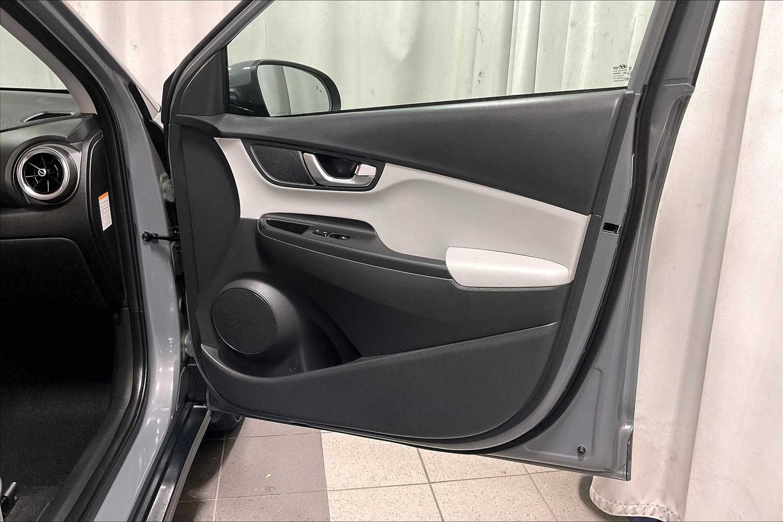 2023 Hyundai Kona Electric SE - Photo 12