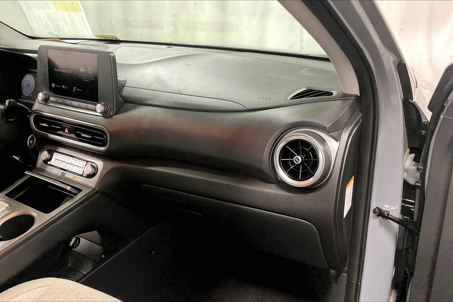 2023 Hyundai Kona Electric SE - Photo 13
