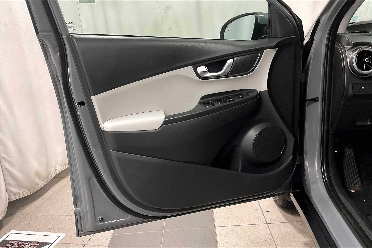 2023 Hyundai Kona Electric SE - Photo 9
