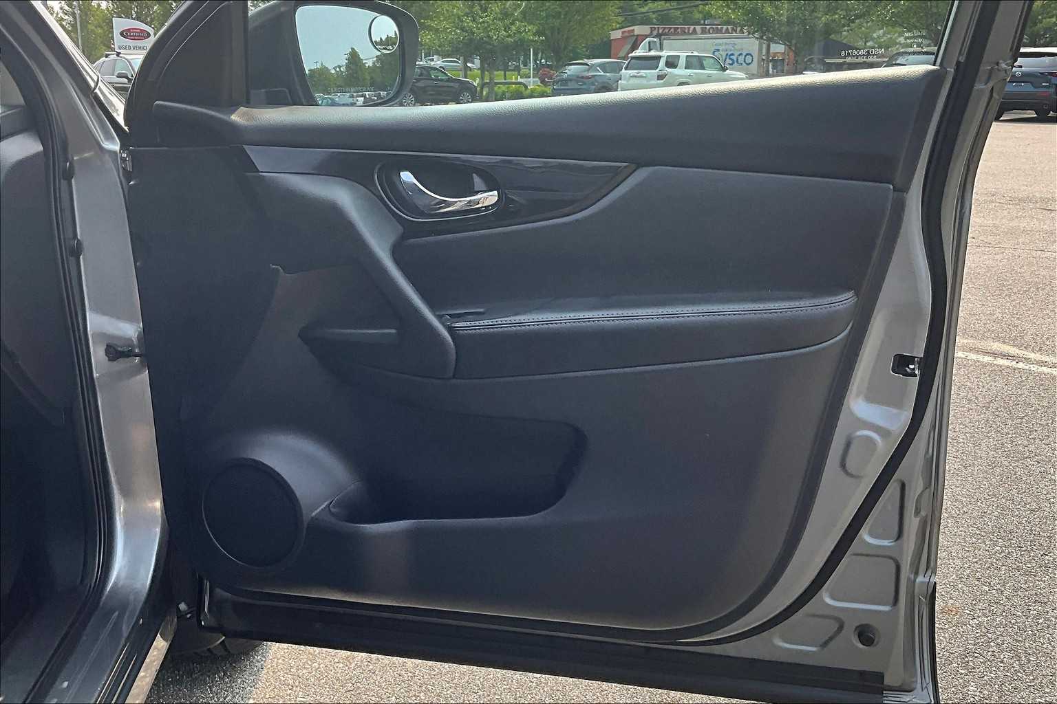 2017 Nissan Rogue Sport SV - Photo 12