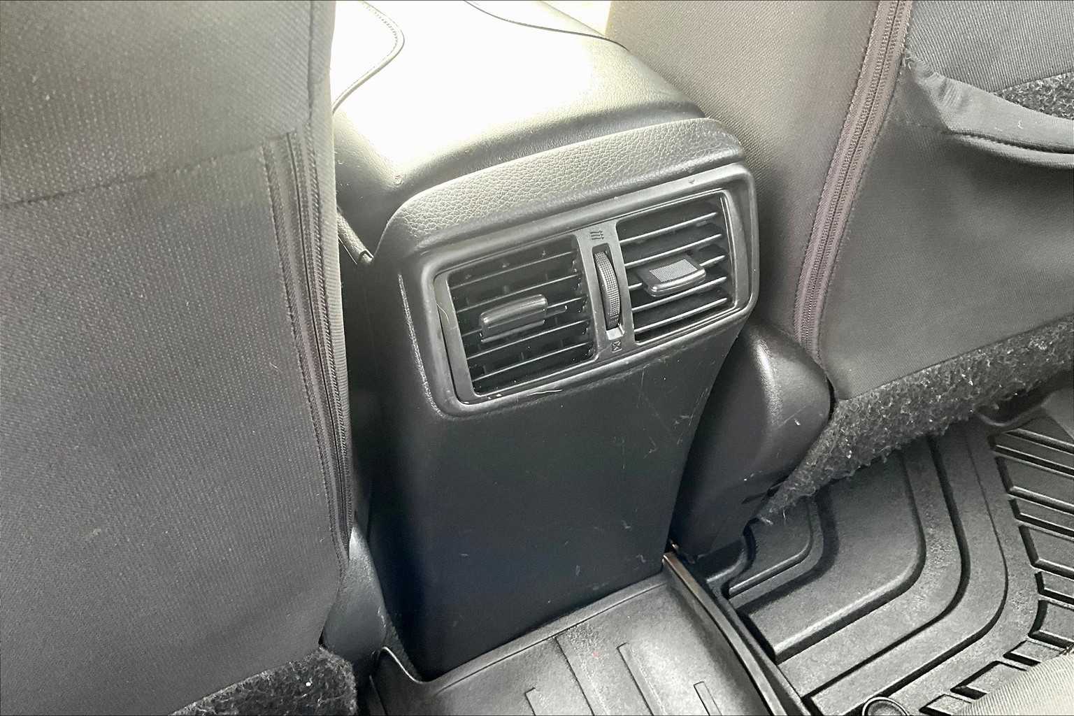 2017 Nissan Rogue Sport SV - Photo 28