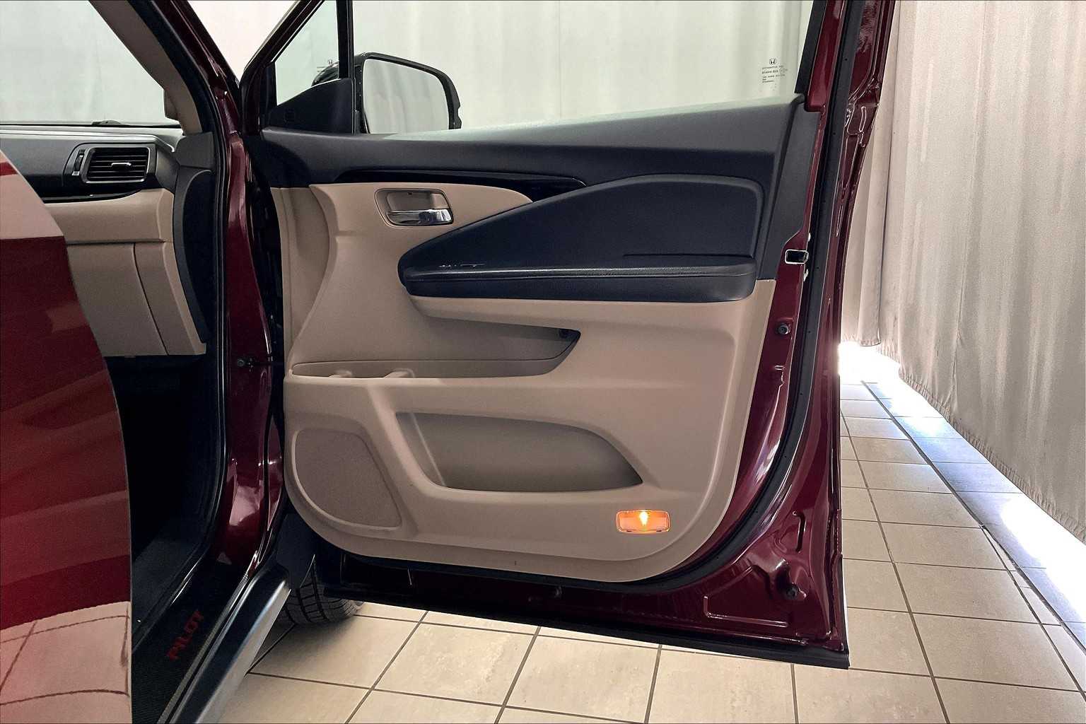2021 Honda Pilot Touring 7-Passenger - Photo 12