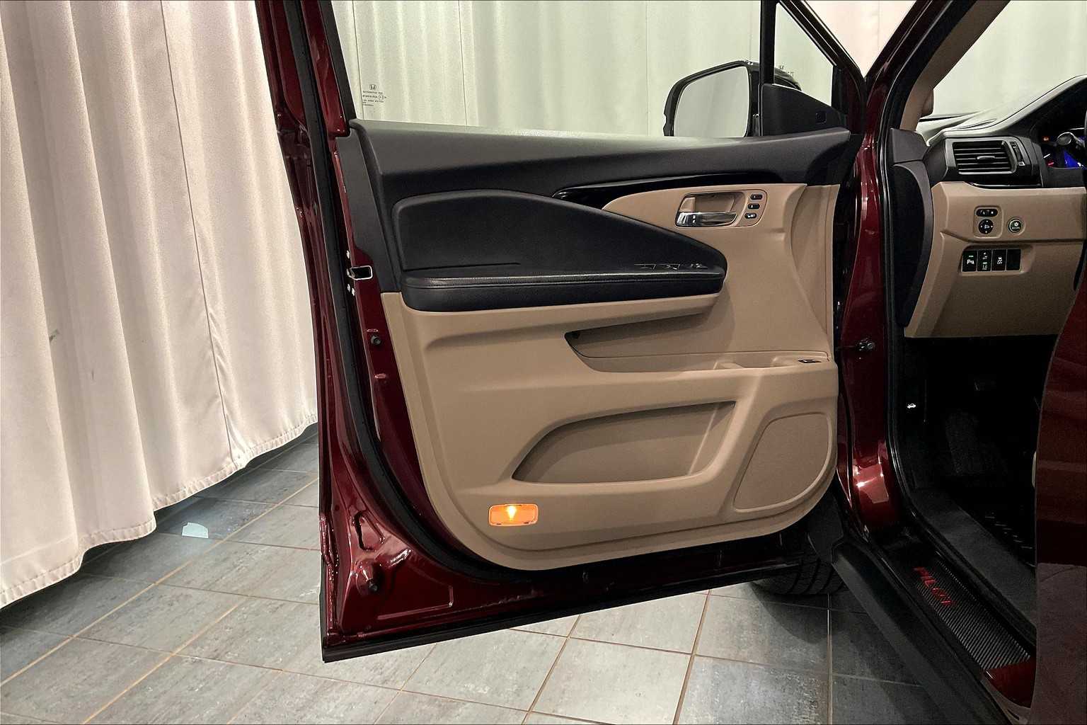 2021 Honda Pilot Touring 7-Passenger - Photo 9