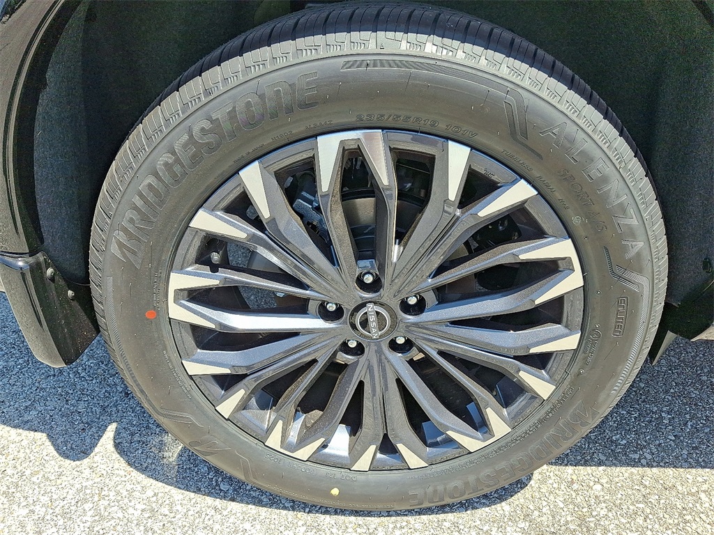 2025 Nissan Rogue Platinum photo 6