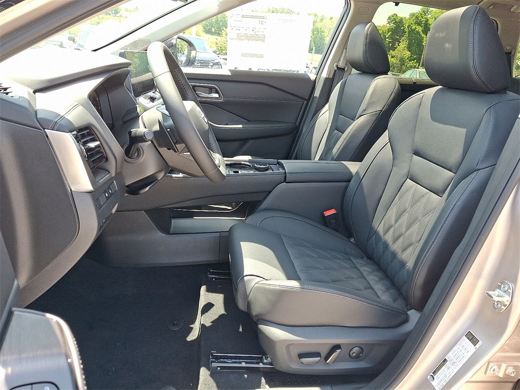 2025 Nissan Rogue Platinum photo 10