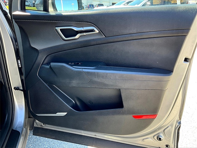 2023 Kia Sportage LX - Photo 12