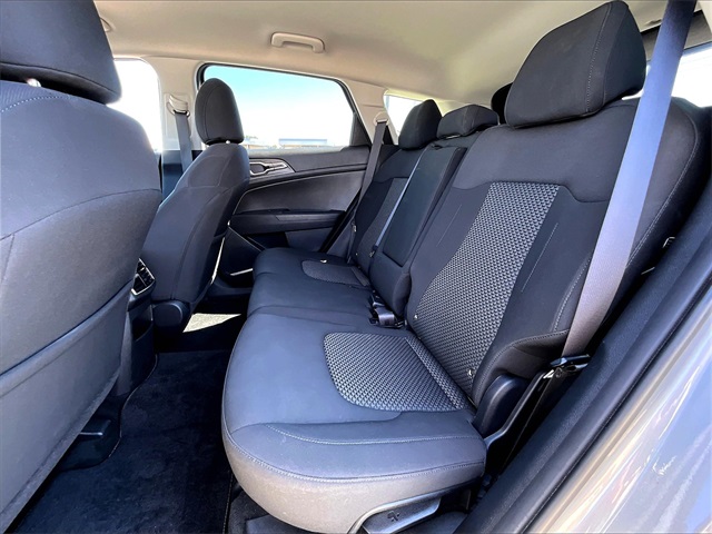 2023 Kia Sportage LX - Photo 14