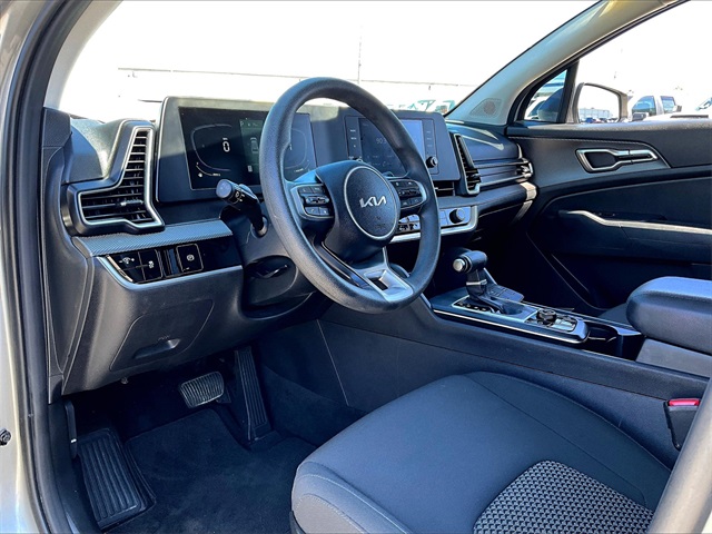 2023 Kia Sportage LX - Photo 8