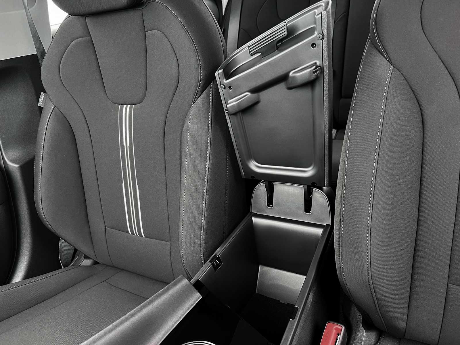 2025 Hyundai Elantra SEL Convenience - Photo 18