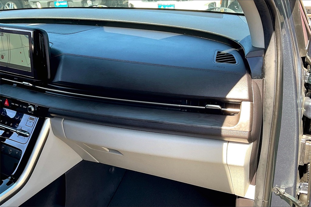2023 Kia Carnival EX - Photo 12