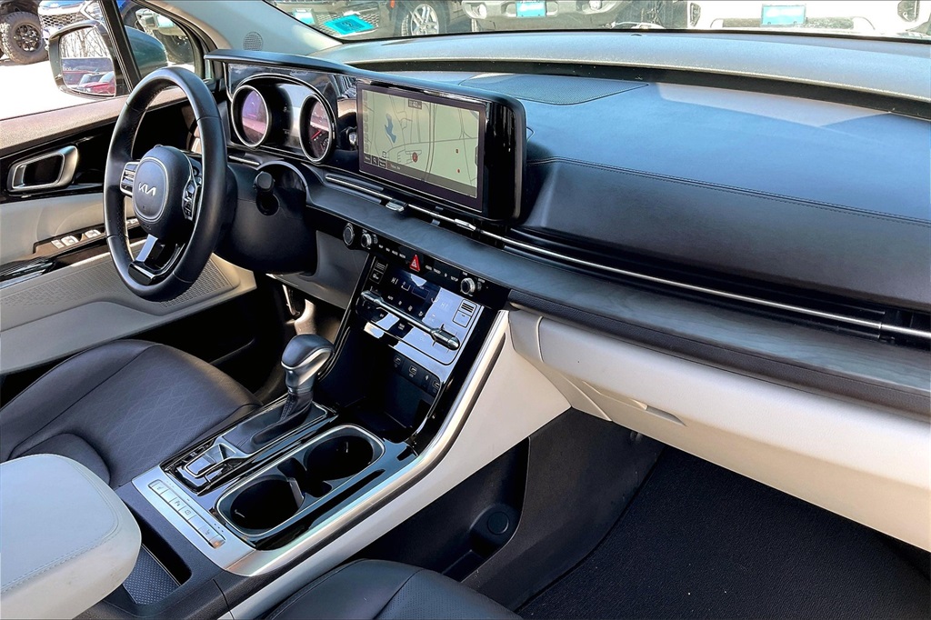 2023 Kia Carnival EX - Photo 13