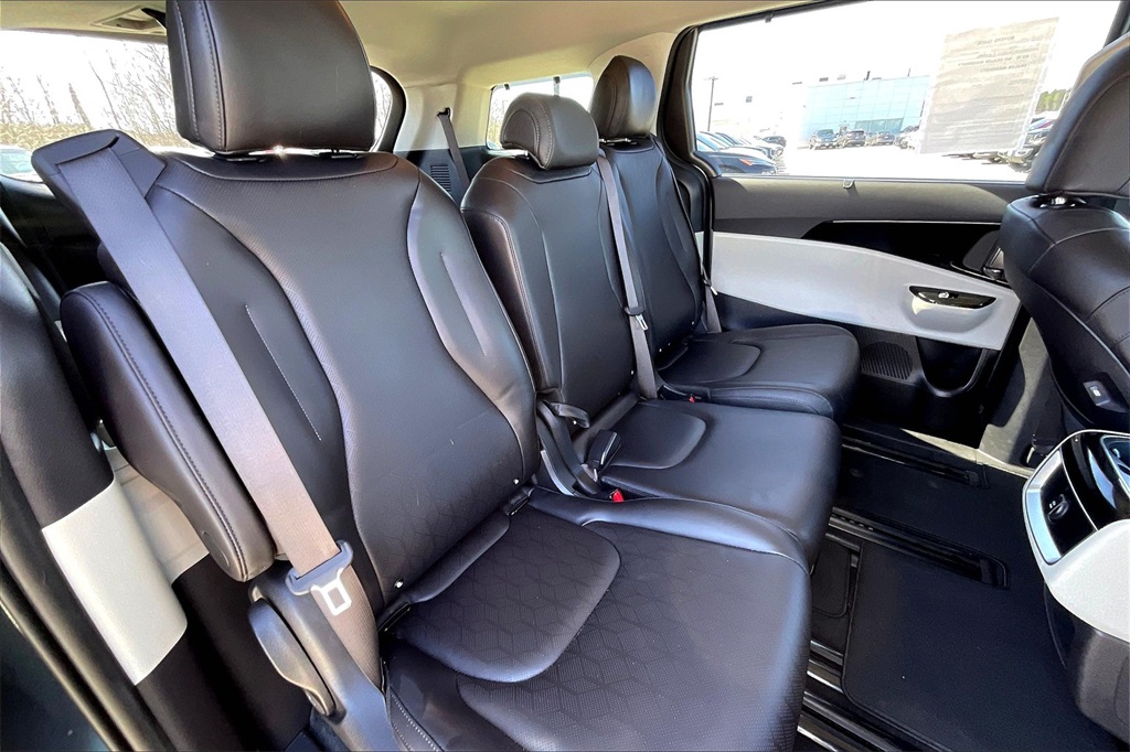 2023 Kia Carnival EX - Photo 15