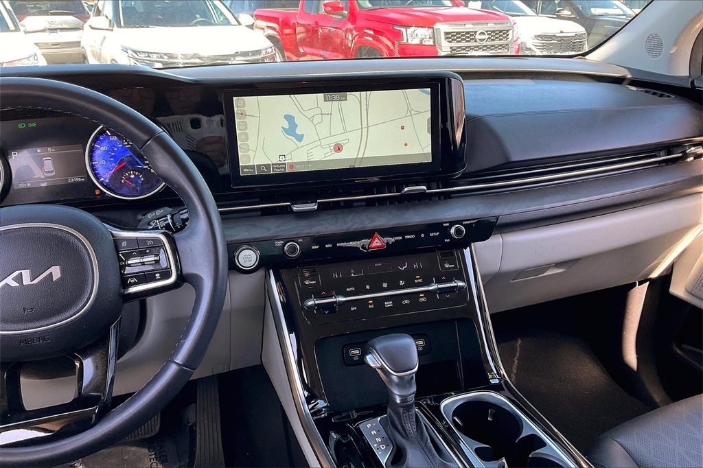 2023 Kia Carnival EX - Photo 18