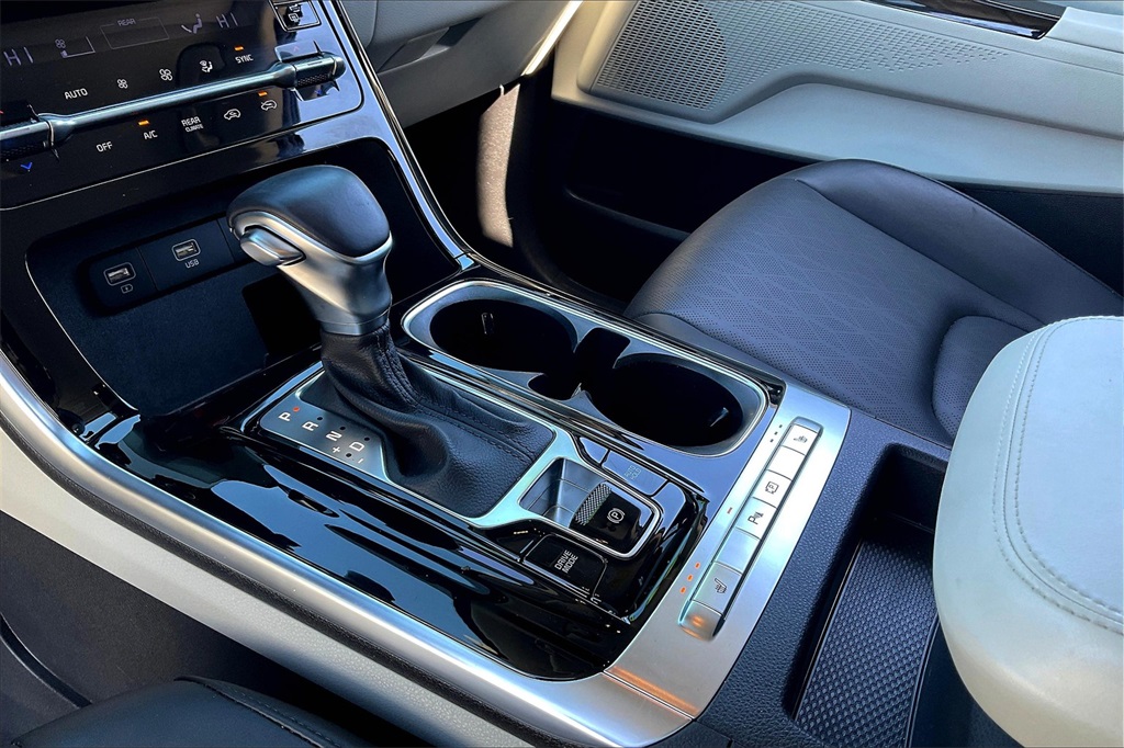2023 Kia Carnival EX - Photo 20