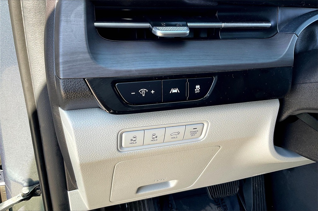 2023 Kia Carnival EX - Photo 26