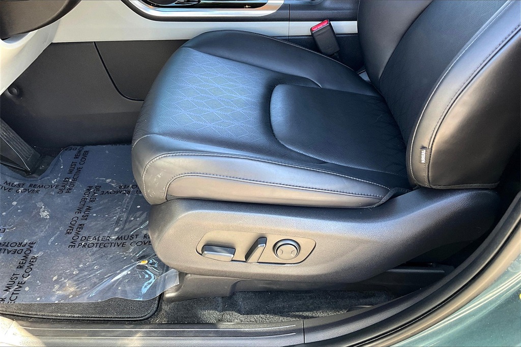 2023 Kia Carnival EX - Photo 34